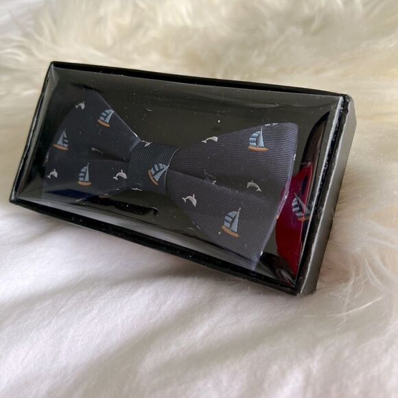 Van Heusen nautical bow tie - Picture 3 of 3